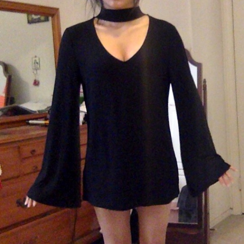 Choker Long Sleeve V-Neck Tunic Top NWOT
